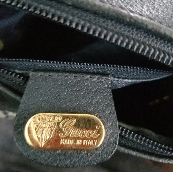 Auth. Vintage Gucci Crossbody w/Dustbag - Picture 7 of 8